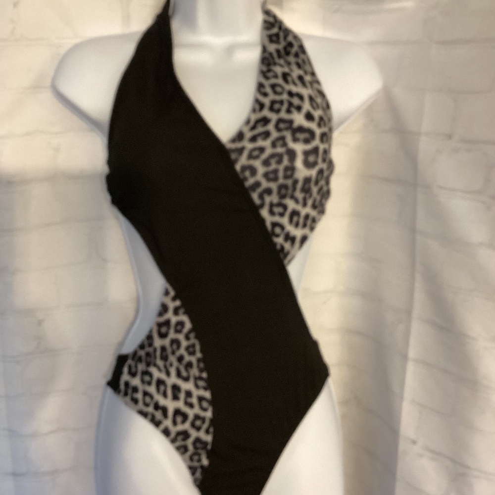 LEOPARD PRINT ONE -PIECE SWIMSUIT